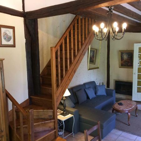 Отель Auberge La Pomme De Pin Senonches Экстерьер фото