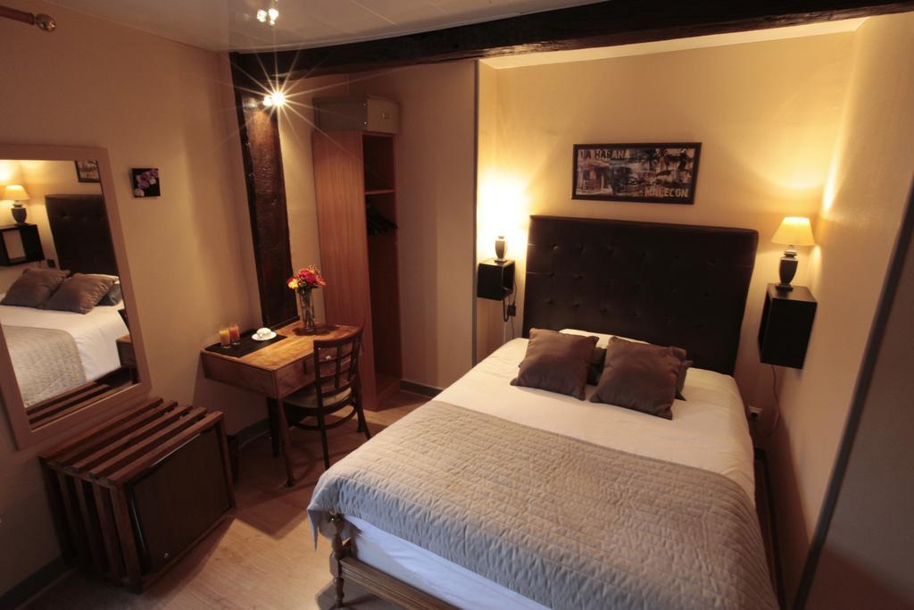 Отель Auberge La Pomme De Pin Senonches Номер фото