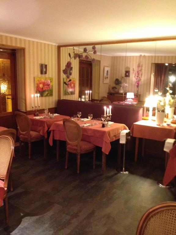 Отель Auberge La Pomme De Pin Senonches Экстерьер фото