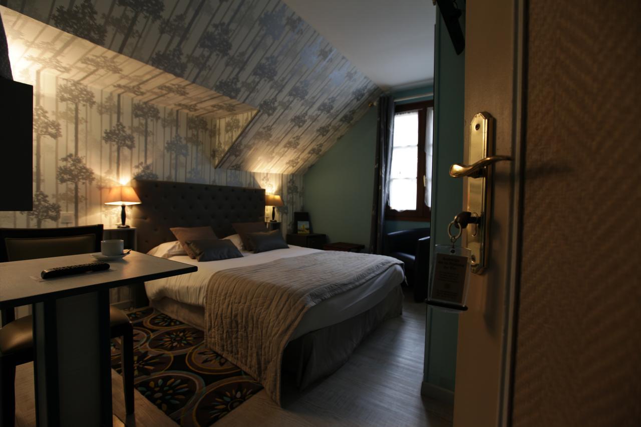 Отель Auberge La Pomme De Pin Senonches Экстерьер фото